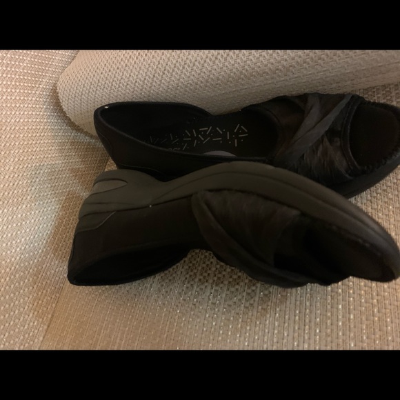 Ladies slip on shoe casual - Picture 3 of 4